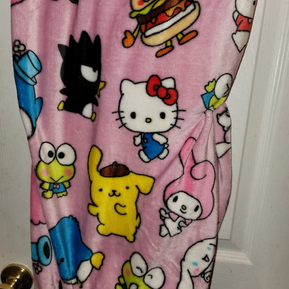 Hello Kitty And Friends Pink Throw Blanket Hamburgers 50x70 HTF New With Tags - Picture 2 of 3